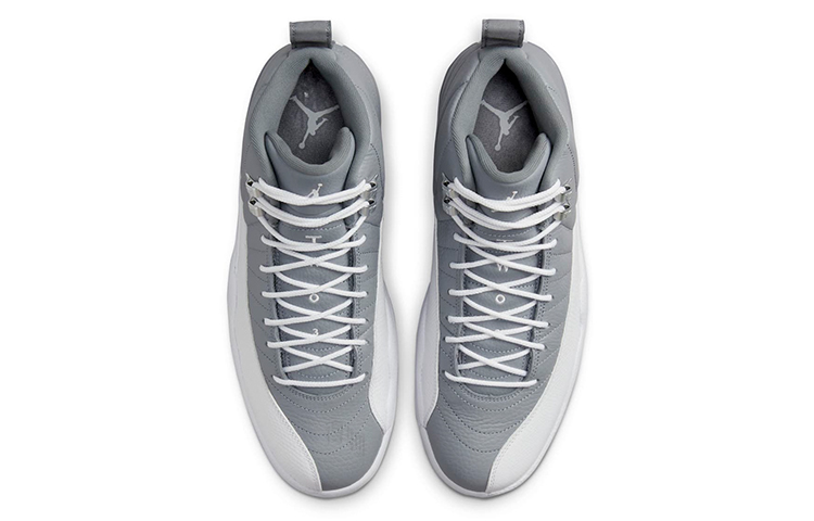 Мужские кроссовки Jordan Air Jordan 12 Retro "Stealth" (серо-белые) — фото 4