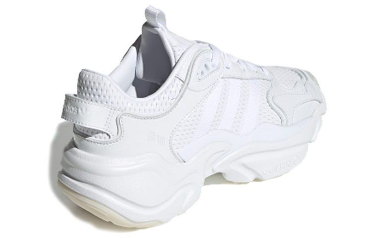 Женские кроссовки adidas originals Magmur Runner (белый) — фото 4