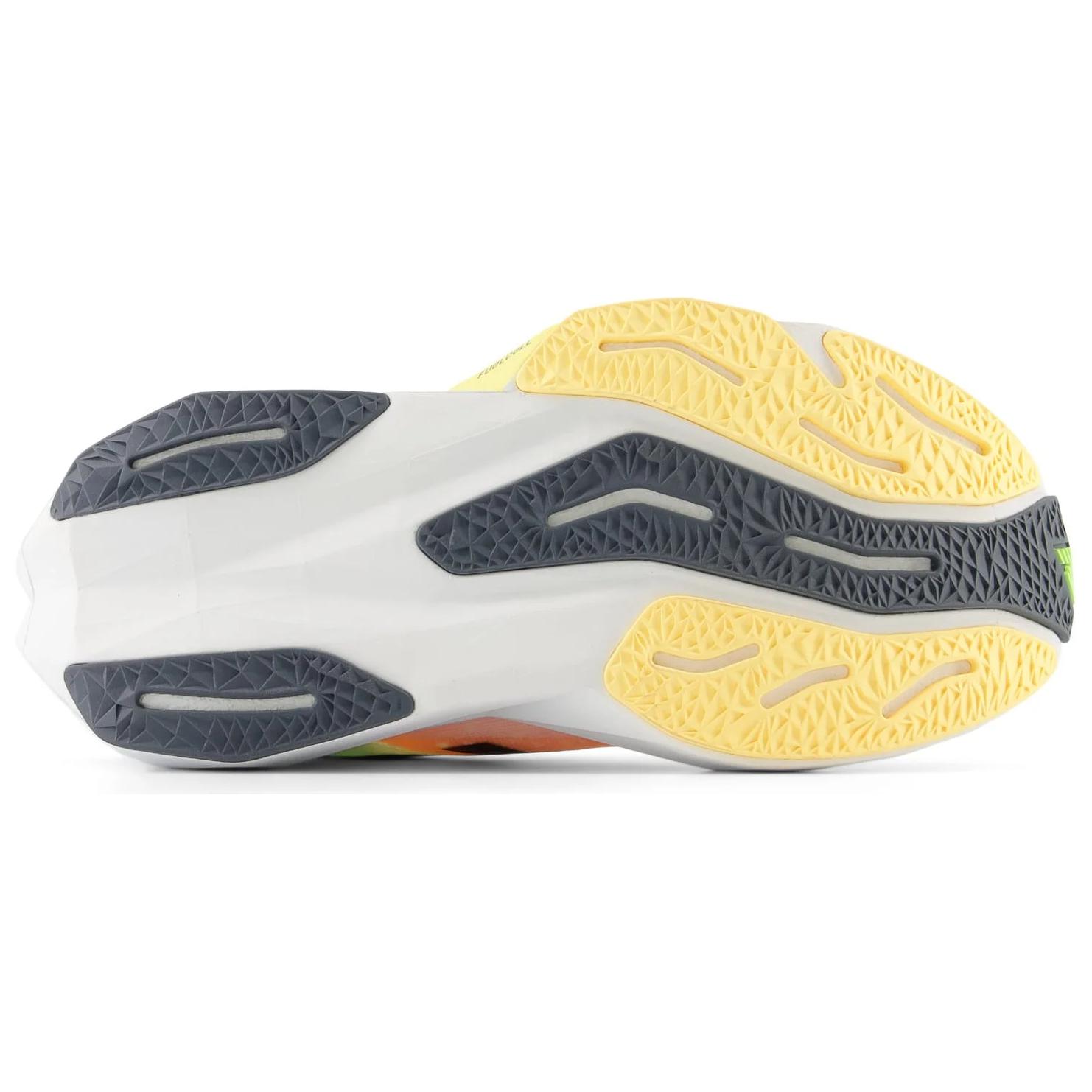 Женские кроссовки New Balance FuelCell Rebel v4 (серые) — фото 7