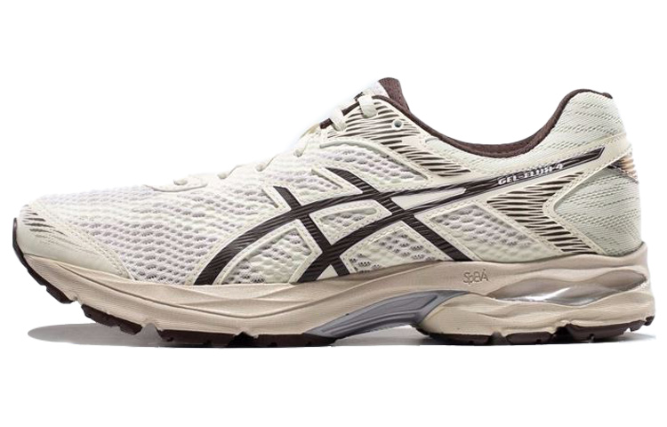 ASICS Gel-Flux 4 is comfortable and stable for short and medium distances. Fabric is shock-absorbing, wear-resistant and breathable. Low-cut. Casual training long-distance running sprint city commuting running shoes. Men's white brown.