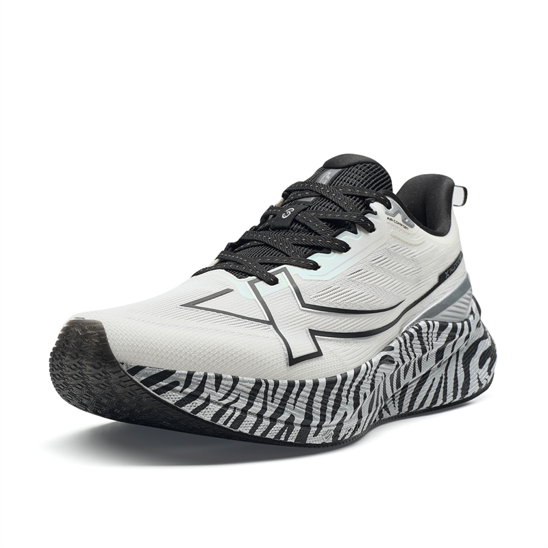 XTEP 2000km 3.0 Low top Training Sprint Physical Fitness Test & Exam Running Shoes Men’s Sail White/Black