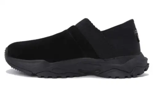 DESCENTE Slip on Cushioning Abrasion Resistant Cushioning, Wear Resistant Low top