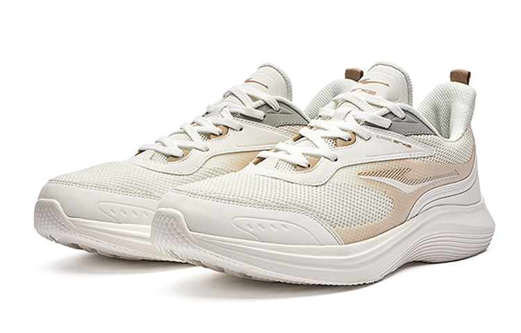 Erke Hunt Lightweight Abrasion Resistant Slip Resistant Lightweight, Wear resistant, And Non slip Low top Running Shoes