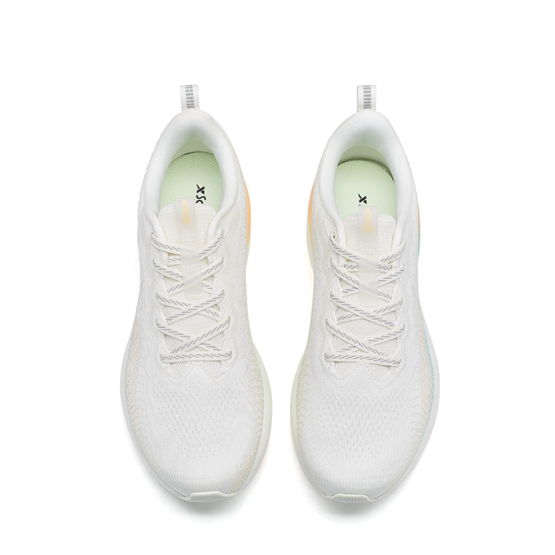 XTEP Slip Resistant And Breathable Slip Resistant And Breathable Low top Running Shoes Women’s White