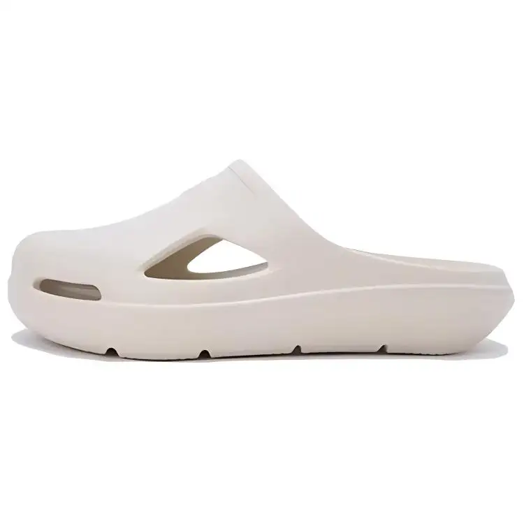 DESCENTE Slip Resistant Closed Toe Slippers Unisex Brown