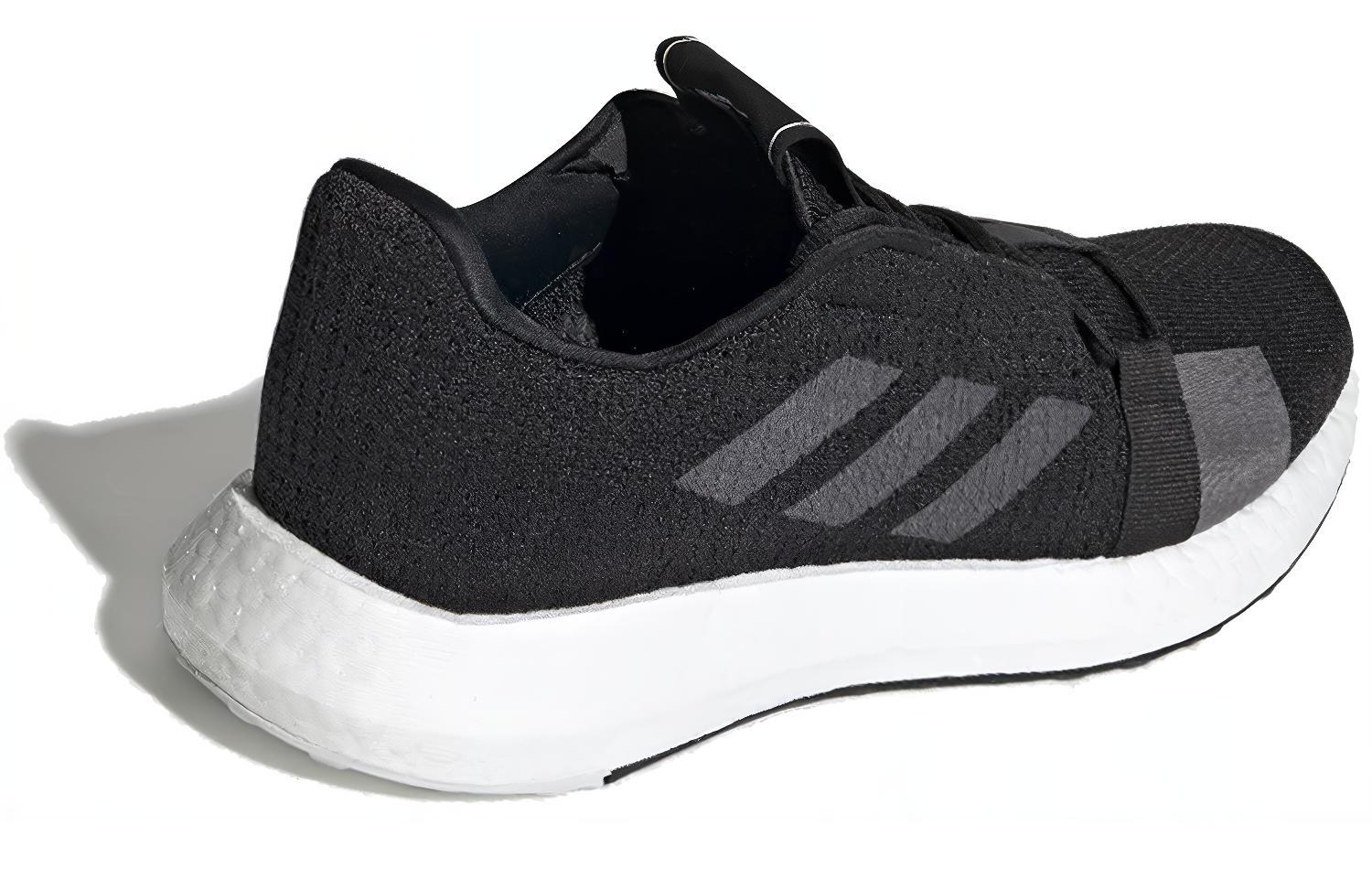 Мужские кроссовки adidas Senseboost Go (черно-белые) — фото 4
