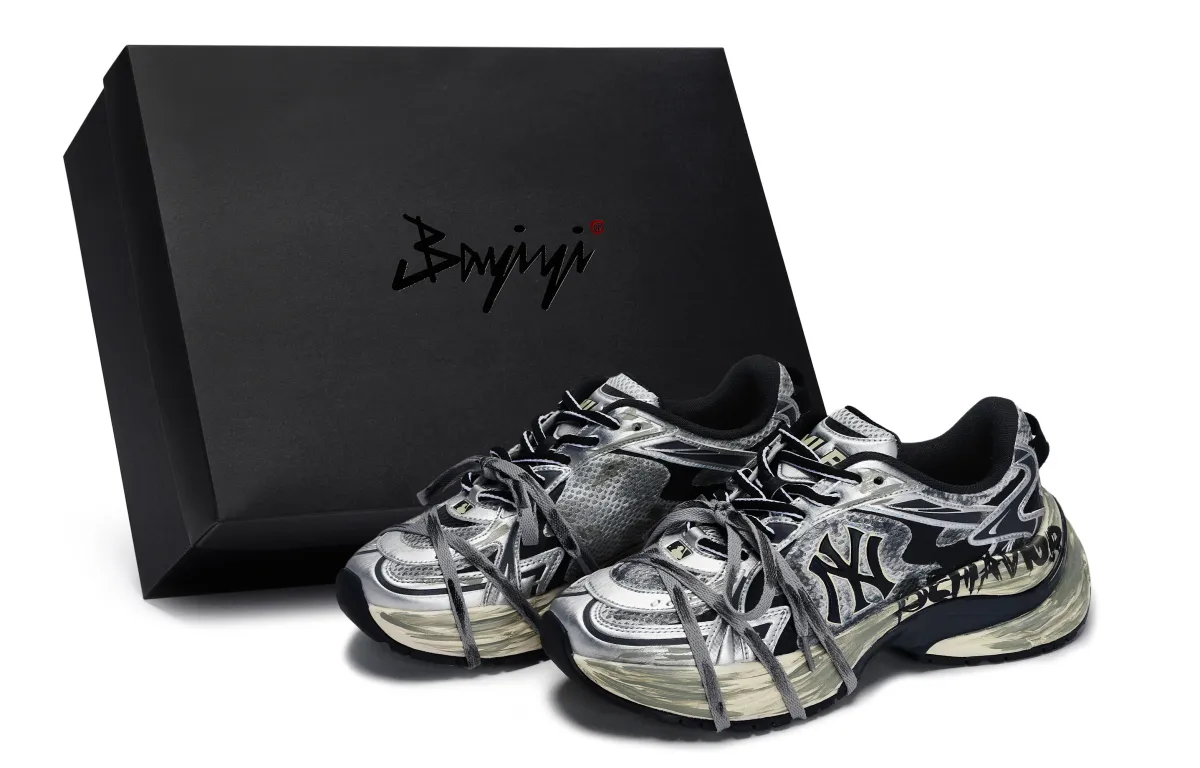 MLB New York Yankees Slip Resistant Abrasion Resistant Low top Running Shoes Unisex Black Gray Silver
