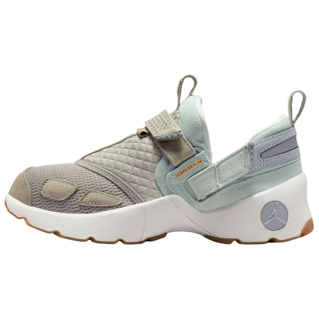 Женские кроссовки Jordan Jordan Trunner LX (светло-серые)