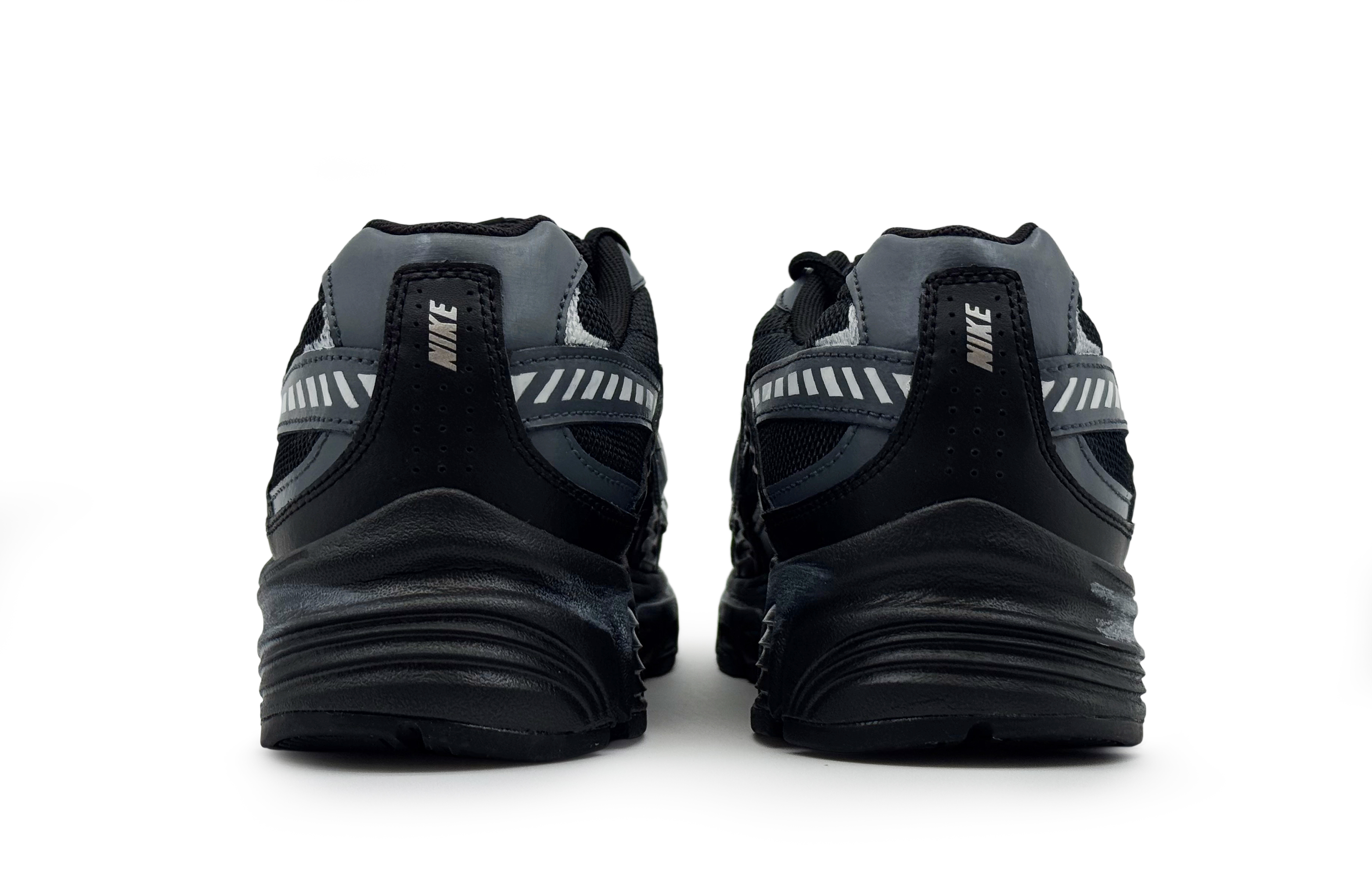 Nike Initiator Abrasion Resistant Low top Running Shoes Men’s Black White