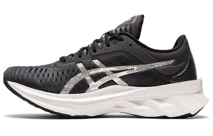 Женские кроссовки ASICS Asics Novablast 1 (черно-белые)