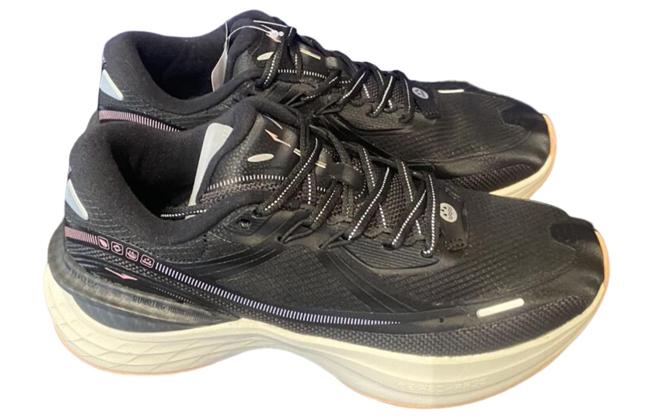 Erke Slip Resistant Abrasion Resistant Low top Running Shoes Women’s Black
