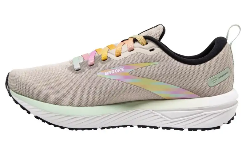 Brooks Revel 6 'White Silver Lining'