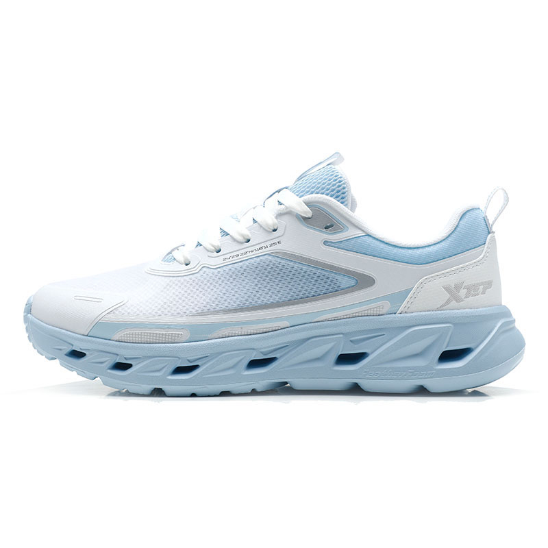 XTEP Cushioning Breathable Low top Outdoor Shoes Men’s Classic White Ripple Blue