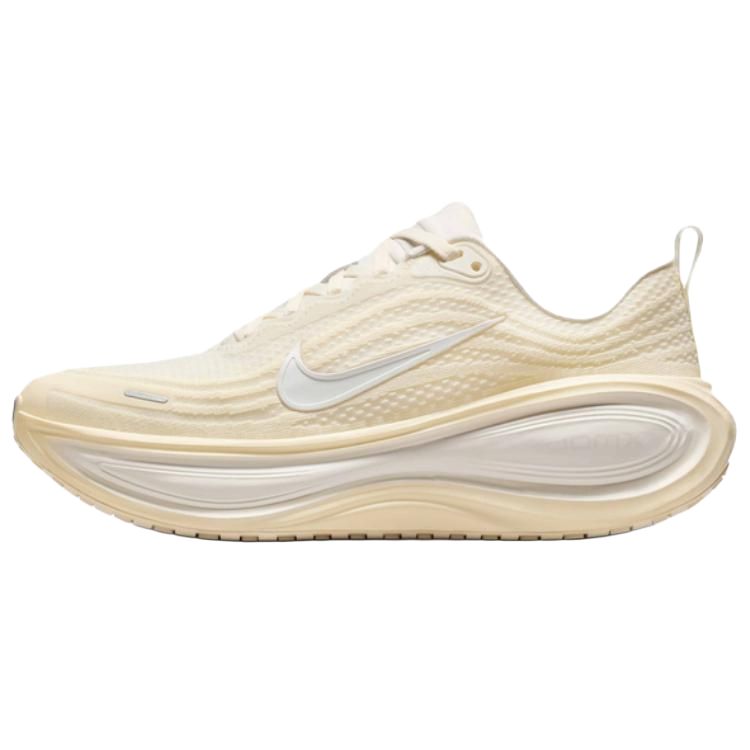 Женские кроссовки Nike Vomero Plus (бежевые)