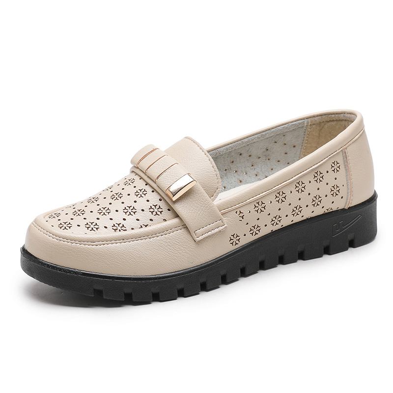 Warrior summer mom shoes, shoes for the elderly, middle-aged grandma shoes, breathable and non-slip, soft soles and comfortable, fashionable and versatile, hollow for summer, lightweight holes, flat soles and wear-resistant, middle-aged and elderly leather shoes, women's casual shoes, women
