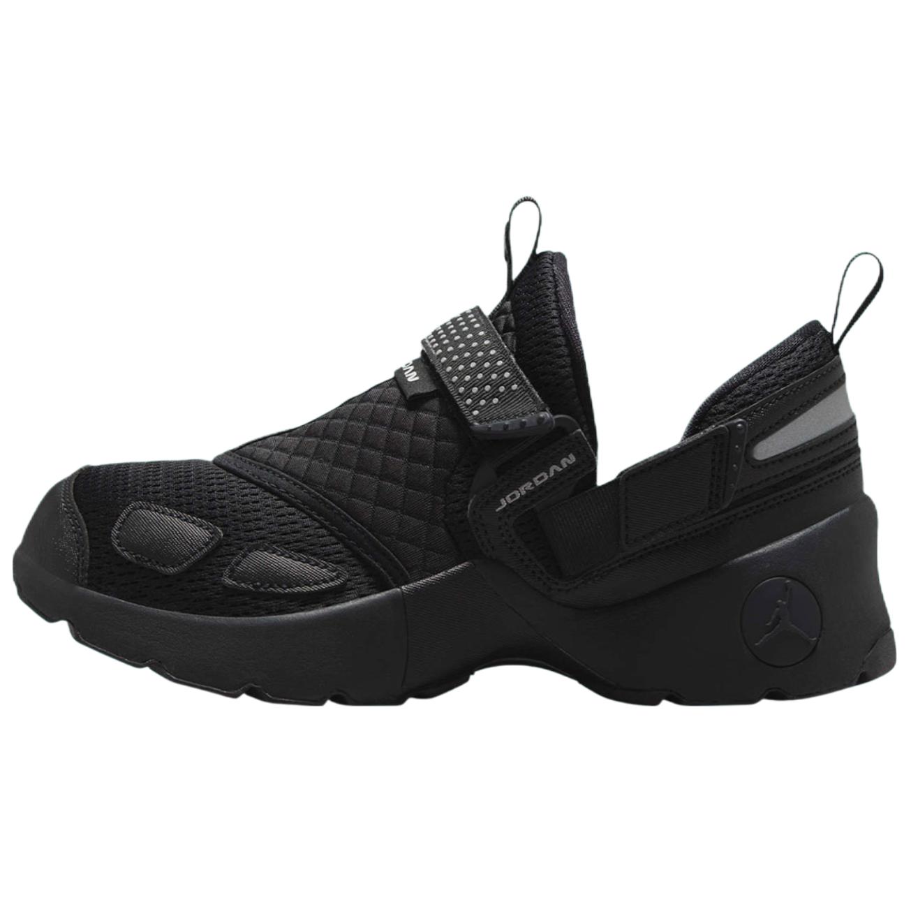 Женские кроссовки Jordan Jordan Trunner LX (черно-серые)