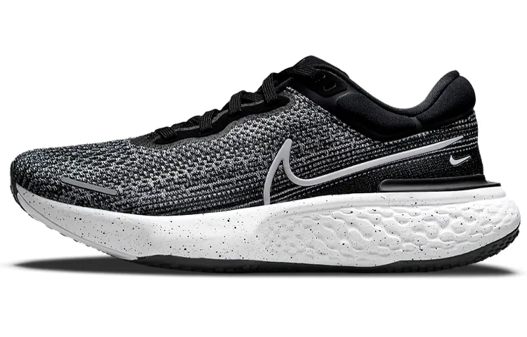 Nike ZoomX Invincible Run Flyknit Oreo