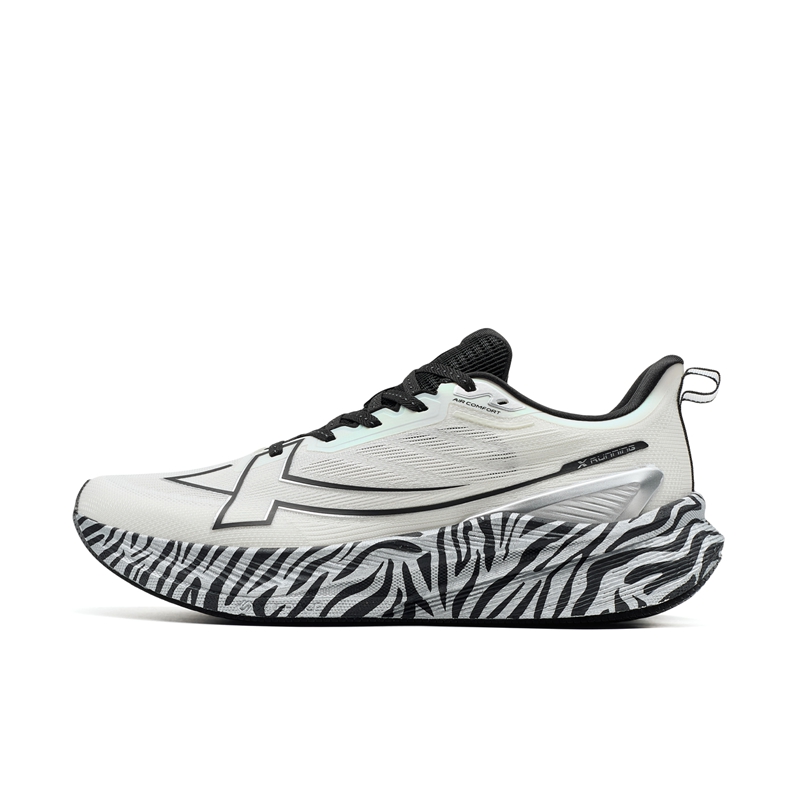 XTEP 2000km 3.0 Low top Training Sprint Physical Fitness Test & Exam Running Shoes Men’s Sail White/Black