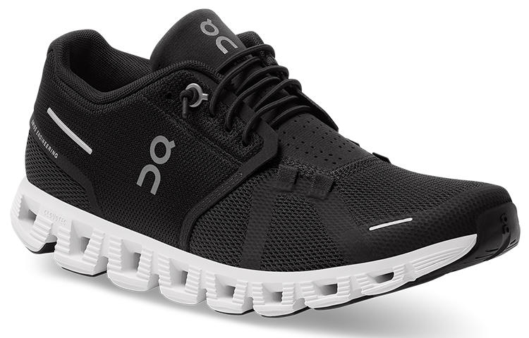 On Running Cloud 5 Black White Women’s