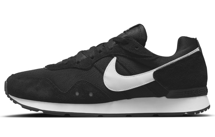 Мужские кроссовки Nike Venture Runner (черно-белые)