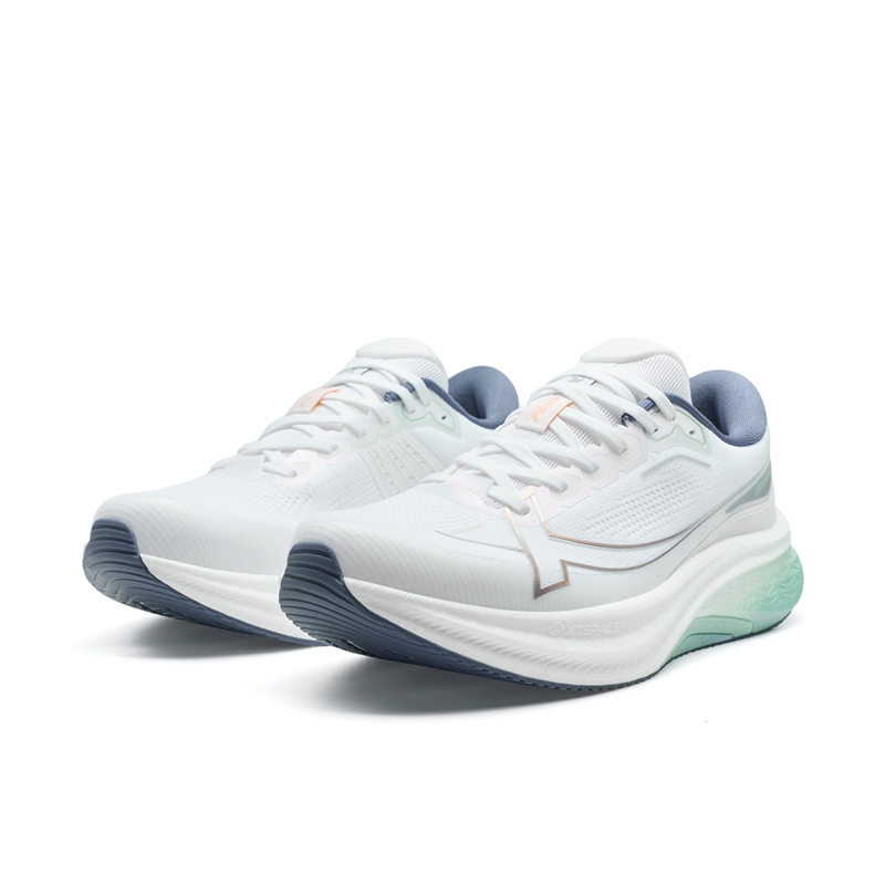 XTEP 2000km PLUS Low top Training Sprint Running Shoes Men’s Classic White