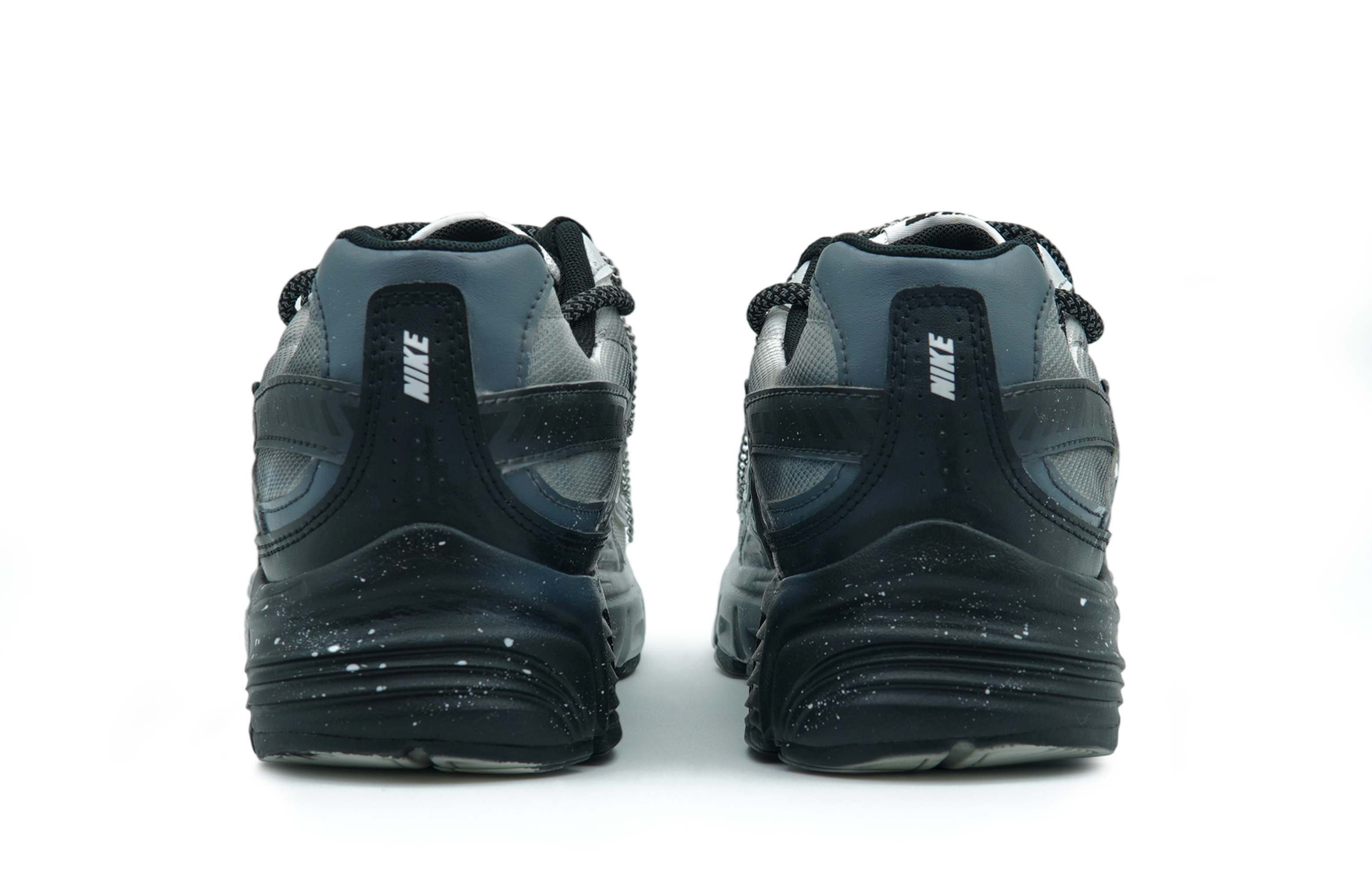 Nike Initiator Abrasion Resistant Low top Running Shoes Men’s Black White Gray