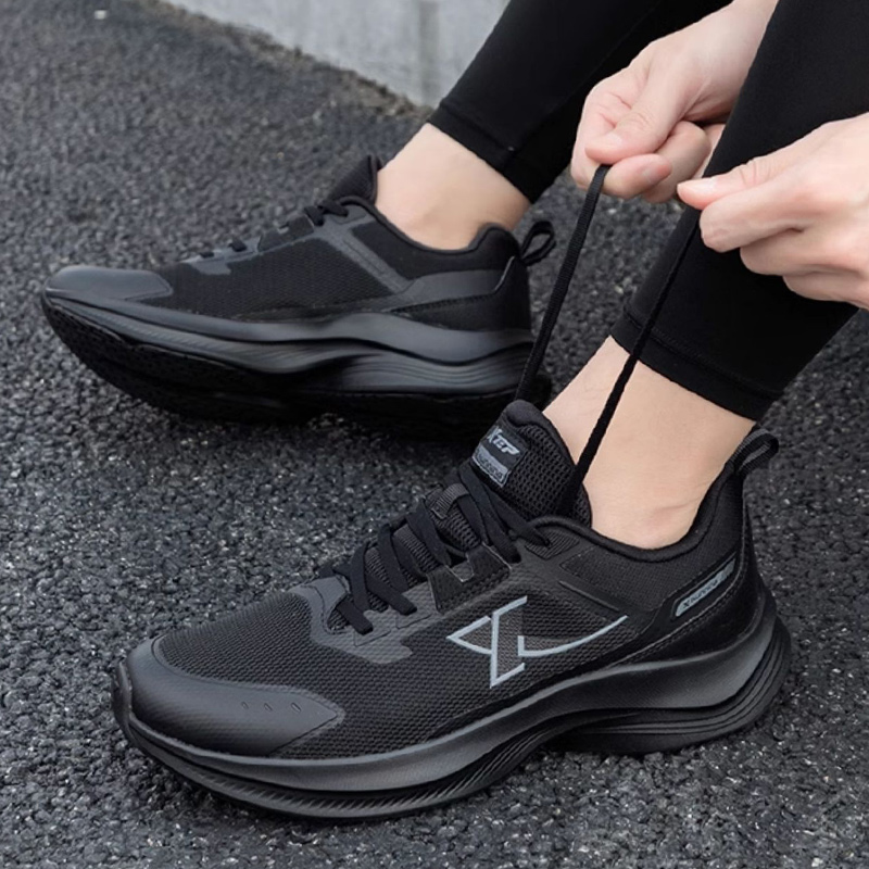 XTEP Abrasion Resistant Low top Running Shoes Men’s Black