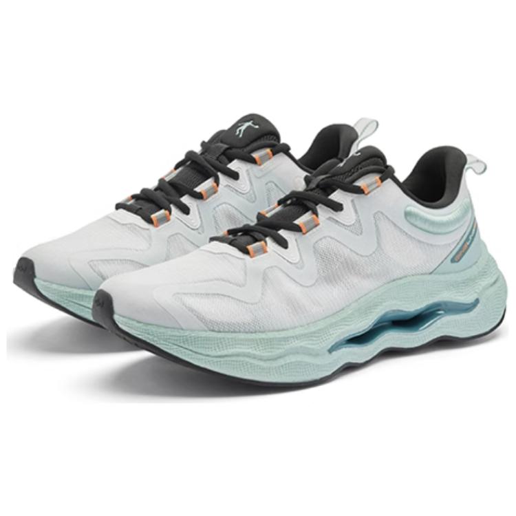 QIAODAN Wear resistant And Lightweight Low top Casual Running Shoes Men’s White Green
