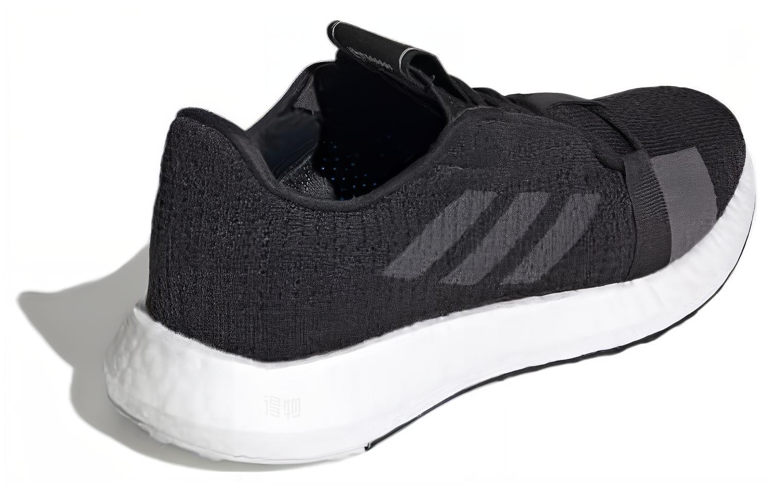 Кроссовки adidas Senseboost Go (черно-белые) — фото 4