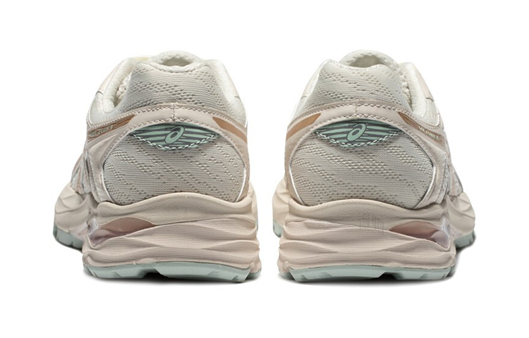 Женские кроссовки ASICS Gel-Flux 4 (бело-золотые) — Белый / золотой — фото 3