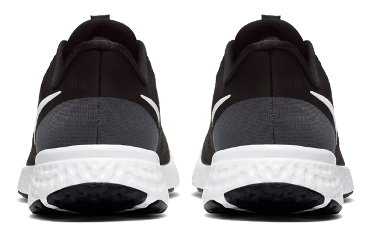 Женские кроссовки Nike REVOLUTION 5 (черно-белые) — фото 4