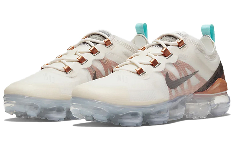 Женские кроссовки Nike VaporMax 2019 AIR (бело-золотые) — Белыйзолотой — фото 3