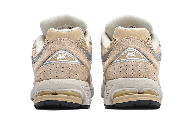 Кроссовки New Balance 2002R (бежево-белые) — фото 4