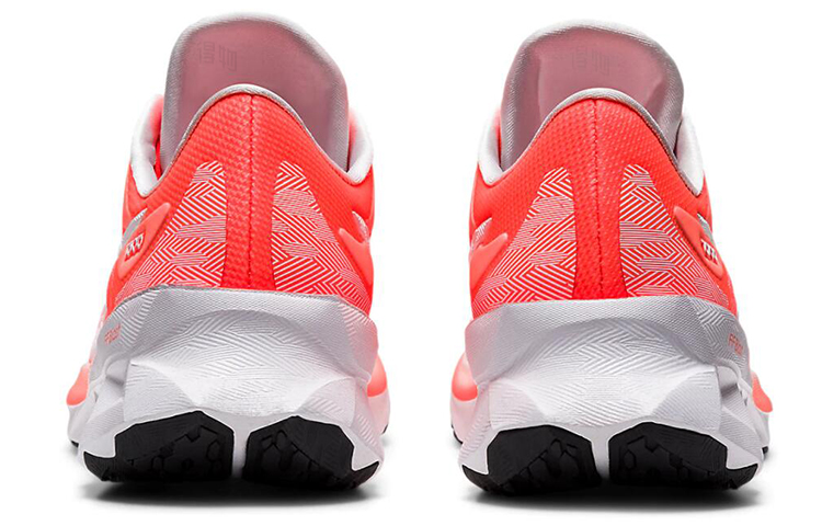Женские кроссовки ASICS Novablast Tokyo (красно-белые) — Красный / белый — фото 5