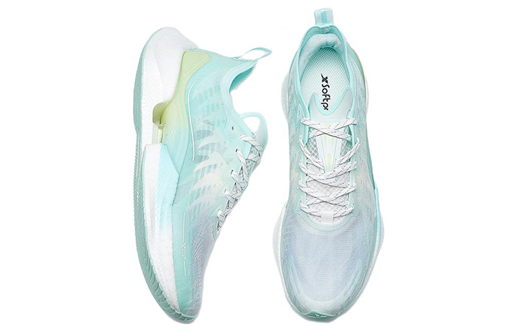 XTEP To Light Pro Cushioning Rebound Slip Resistant Low top Running Shoes Women’s Green Blue