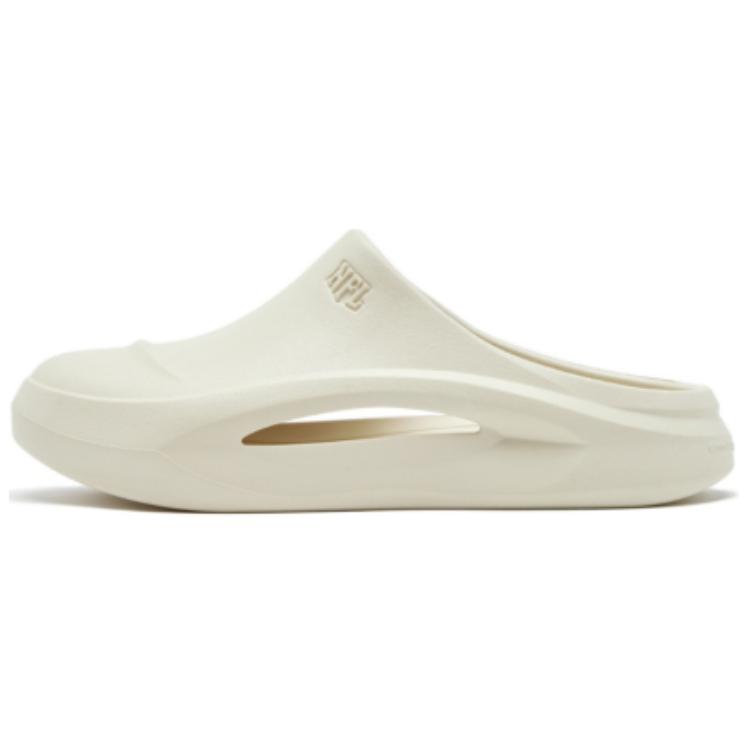 NFL Abrasion Resistant Slip Resistant Closed Toe Slippers Women's Beige