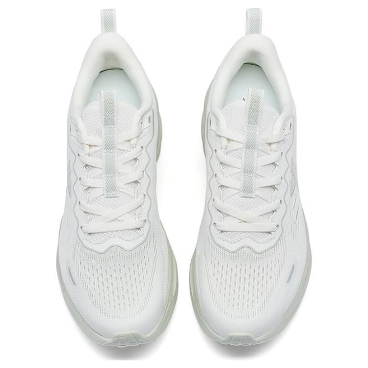 XTEP Slip Resistant Slip Resistant Low top Running Shoes Women’s White