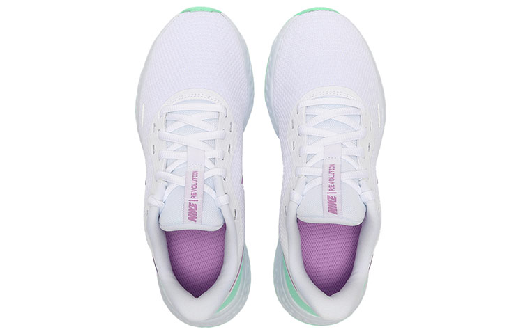 Женские кроссовки Nike REVOLUTION 5 (бело-голубо-фиолетовые) — 白色/冲击紫/光辉绿/足球灰 — фото 4