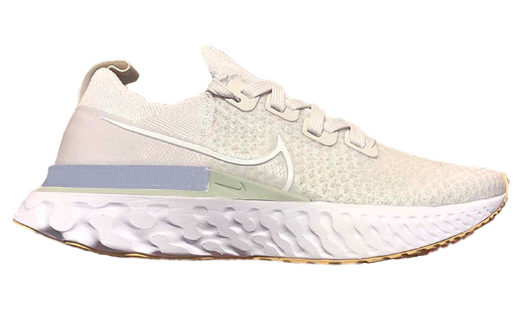 Женские кроссовки Nike React Infinity Run Flyknit 1 (бежево-белые с серебристым) — Бежевыйбелый / серебристый — фото 2