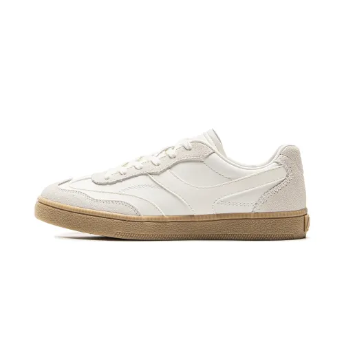 Li Ning Yunchuan Abrasion Resistant, Lightweight, Balanced Low top German Army Trainers Women's Mist White