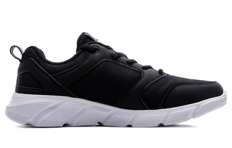 XTEP Lightweight And Breathable Low top Running Shoes Women’s Black White