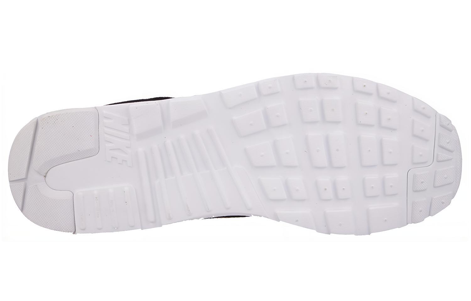 Мужские кроссовки Nike Air Max Tavas (черно-белые) — фото 5