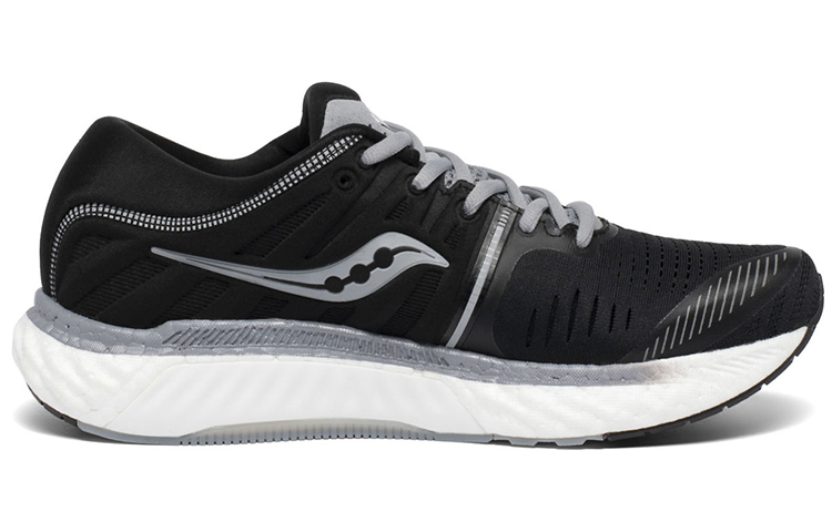 saucony Hurricane 22 ‘Black White’
