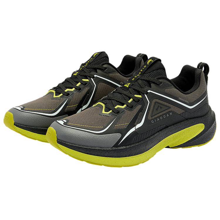 QIAODAN Slip Resistant, Abrasion Resistant, Rebound Low top Sprint Running Shoes Men’s Brown Black Green