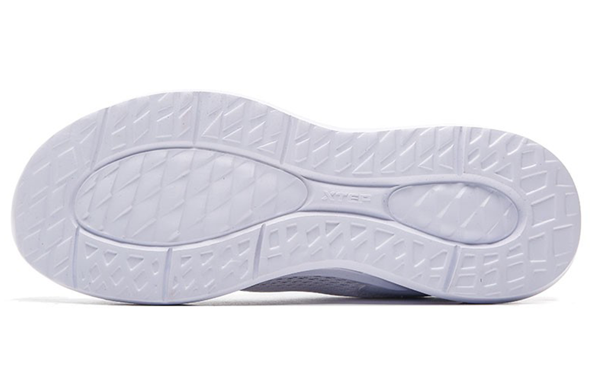 XTEP Abrasion Resistant, Slip Resistant, Cushioned, Breathable Low top Running Shoes Men’s White