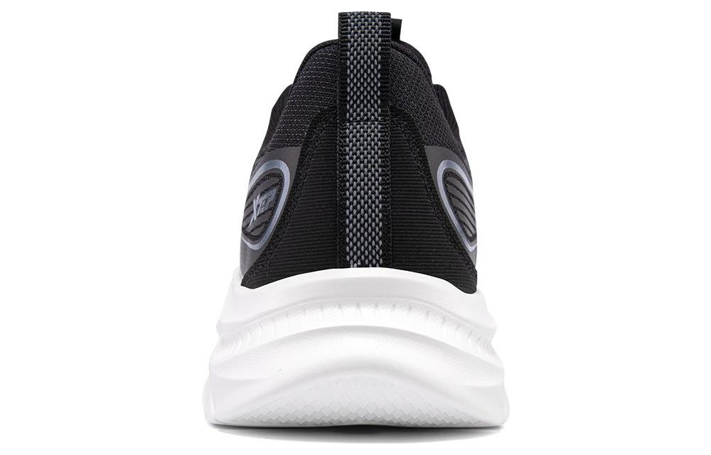 XTEP Comfortable Wear resistant And Lightweight Low top Running Shoes Men’s Black