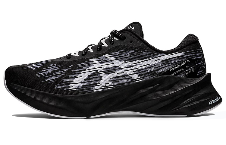 Кроссовки ASICS Novablast 3 (черно-белый)