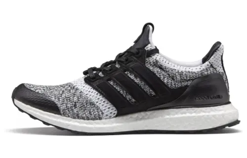 UltraBoost Sneakersnstuff x Social Status x UltraBoost Adidas Se 'White Black'