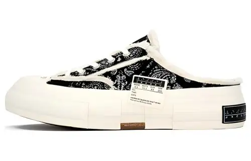 VESSEL Closed Toe Slippers Unisex Black White