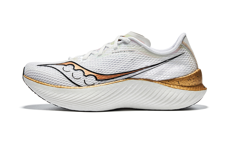 Мужские кроссовки Saucony Endorphin Pro 3 (бело-золотые)